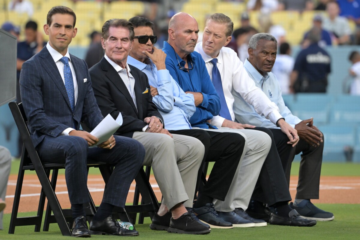 Dodgers Will Have Familiar Voice Calling Playoff Games vs Padres