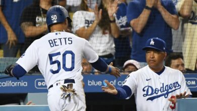 Dodgers’ Dave Roberts Discusses Meeting With Mookie Betts, Potentially Moving to Right Field
