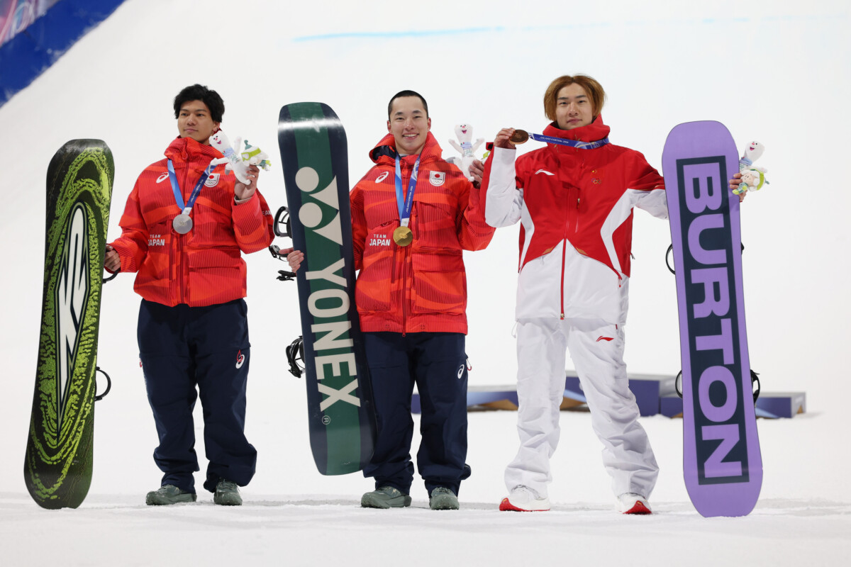 From left Ryoma Kimata of Japan, Kira Kimura of Japan and Yiming Su of the People's Republic of China celebrate with their medals after the men's snowboarding big air final during the Milano Cortina 2026 Olympic Winter Games at Livigno Snow Park.