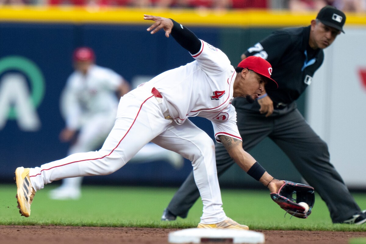 Cincinnati Reds third baseman Santiago Espinal (4) catches a line drive in the sixth inning between Cincinnati Reds and Philadelphia Phillies at Great American Ball Park in Cincinnati on Aug. 13, 2025.