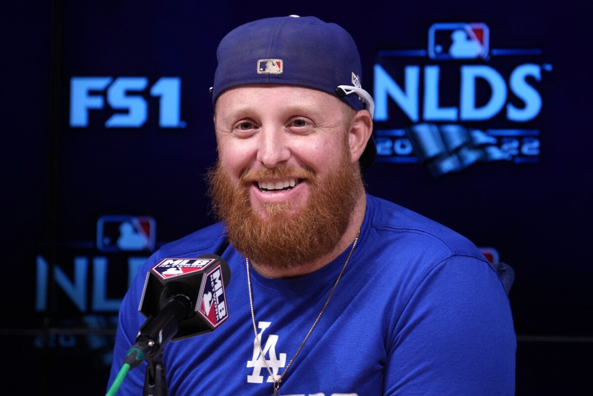 Former Dodgers Star Justin Turner Signs With Surprise Team