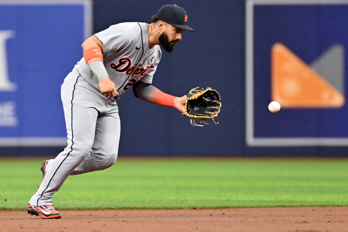 Jun 2, 2026; St. Petersburg, Florida, USA; Detroit Tigers second baseman Gleyber Torres (25) fields a ground ball in the first inning against the Tampa Bay Rays at Tropicana Field. Mandatory Credit: Jonathan Dyer-Imagn Images