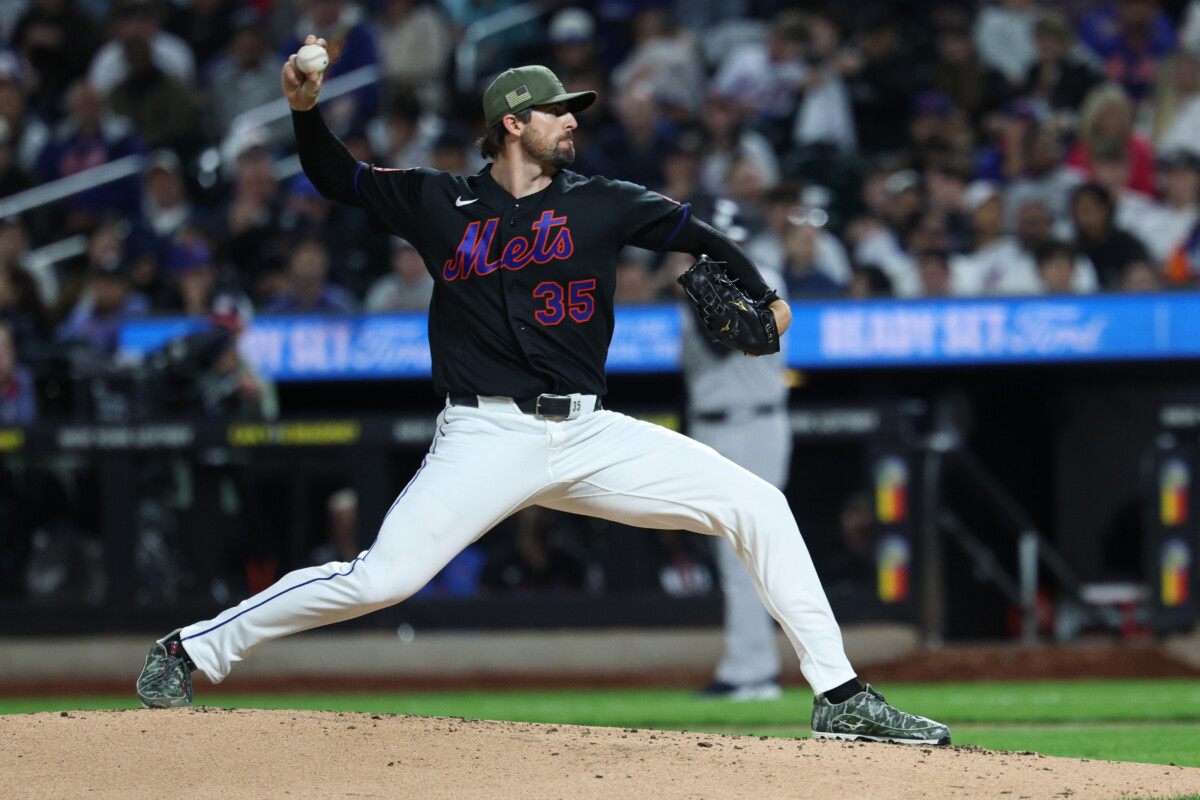 May 15, 2026; New York City, New York, USA; New York Mets pitcher Clay Holmes (35) delivers a pitch during the fifth inning against the New York Yankees at Citi Field. Mandatory Credit: Vincent Carchietta-Imagn Images