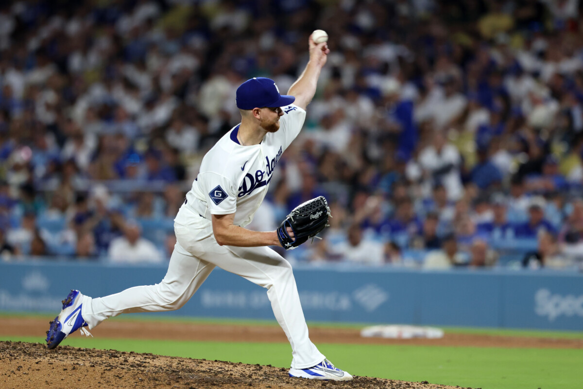 Jul 29, 2026; Los Angeles, California, USA; Los Angeles Dodgers pitcher Eric Lauer (33) pitches during the sixth inning against the Seattle Mariners at Dodger Stadium. Mandatory Credit: Kiyoshi Mio-Imagn Images