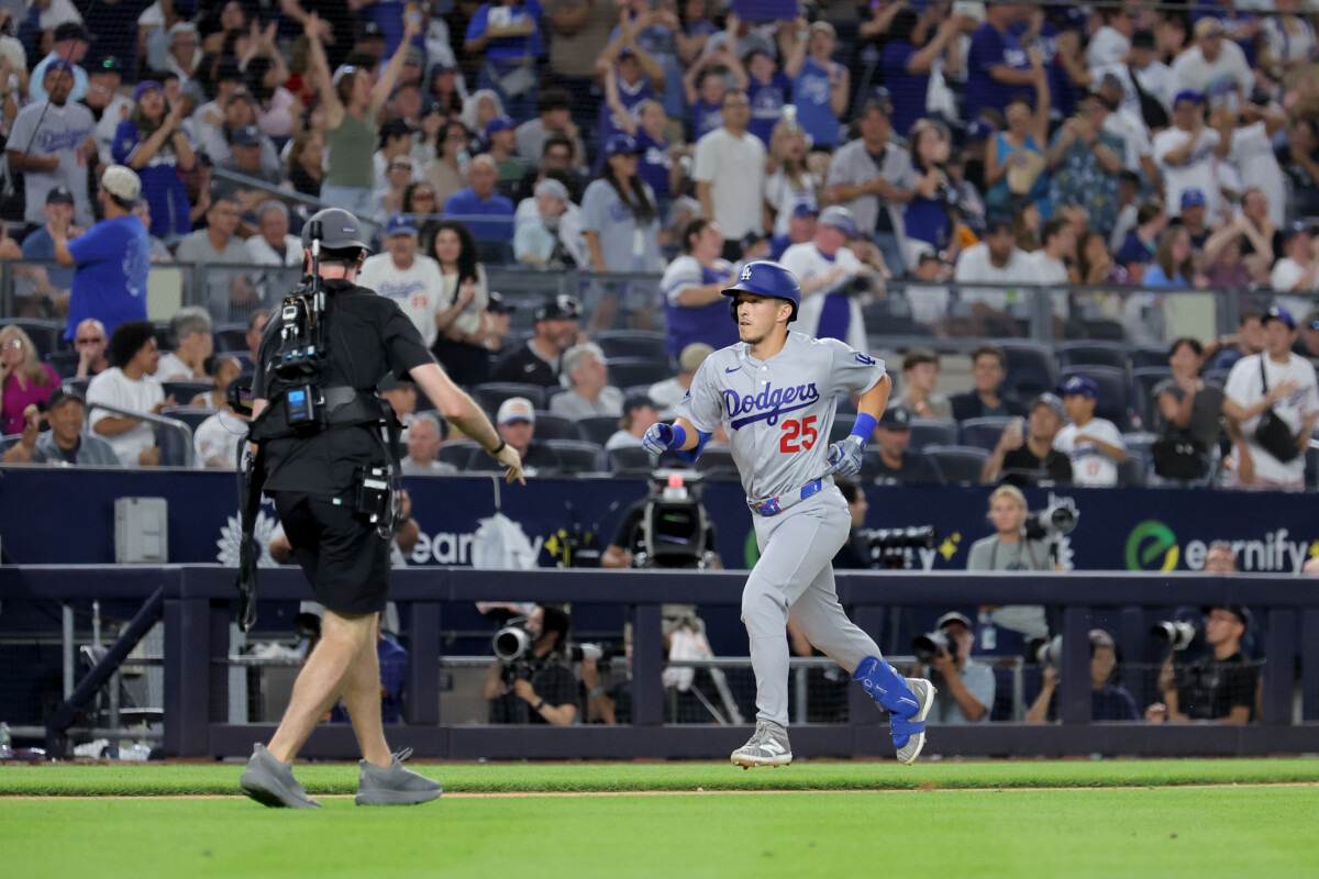 Jul 19, 2026; Bronx, New York, USA; Los Angeles Dodgers pinch hitter Tommy Edman (25) rounds the bases after hitting a game tying solo home run against the New York Yankees during the eighth inning at Yankee Stadium. Mandatory Credit: Brad Penner-Imagn Images